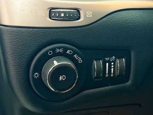 Used 2017 Jeep Cherokee Limited AWD/4WD image 11