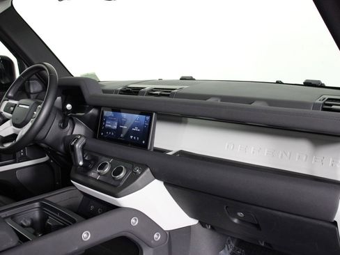 Used 2023 Land Rover Defender 110 S image 22