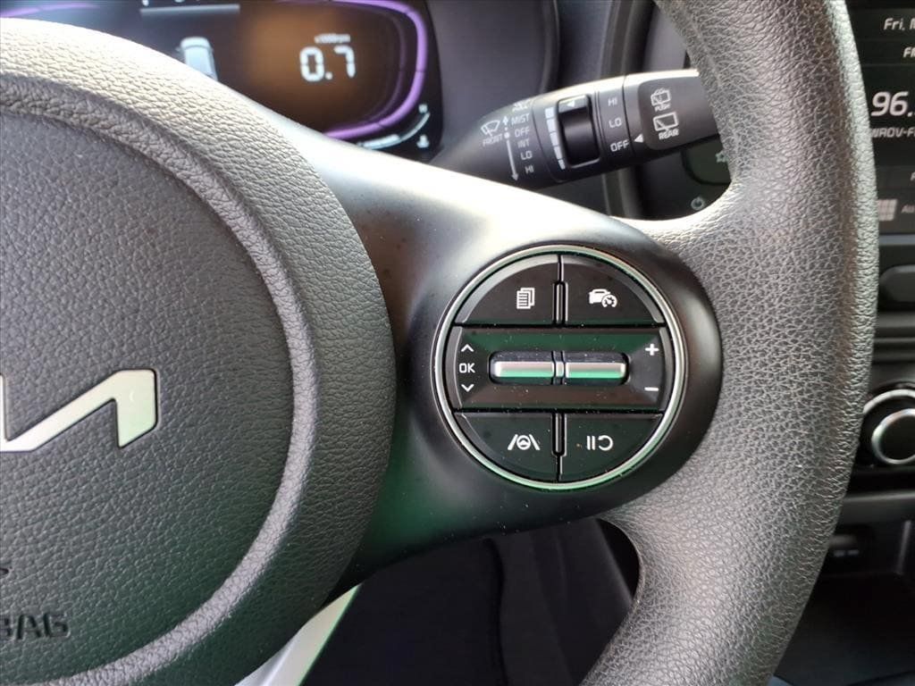 Used 2025 Kia Soul LX w/ LX Technology Package FWD image 24