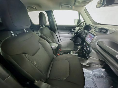 Used 2020 Jeep Renegade Altitude w/ UConnect 8.4 Nav Group image 25