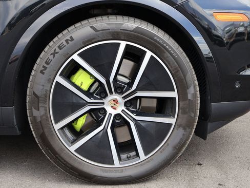 Certified 2025 Porsche Cayenne E-Hybrid AWD/4WD image 29
