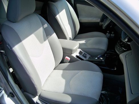 Used 2014 Toyota RAV4 EV image 14