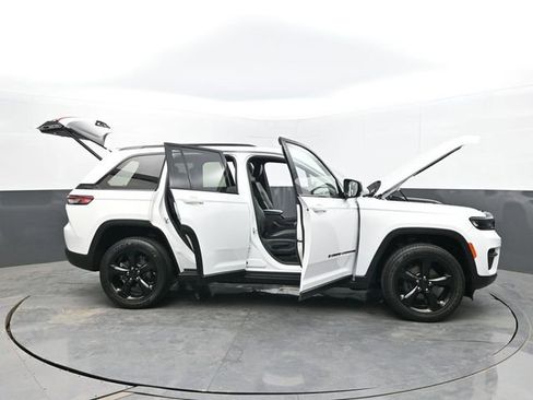 Used 2023 Jeep Grand Cherokee Altitude image 63