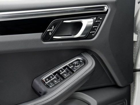 New 2026 Porsche Macan S image 8