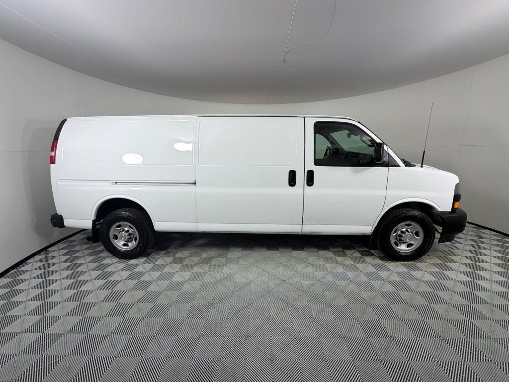Used 2019 Chevrolet Express 3500 Extended w/ Driver Convenience Package RWD image 4