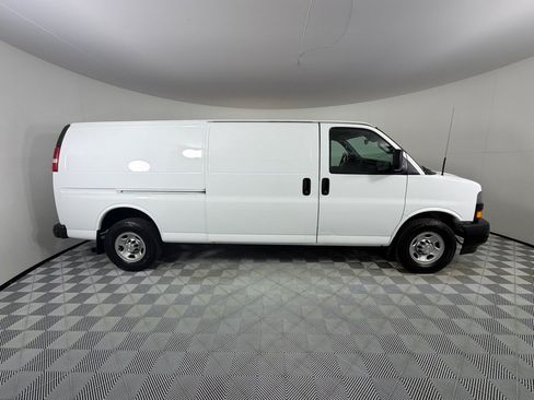 Used 2019 Chevrolet Express 3500 Extended w/ Driver Convenience Package RWD image 4