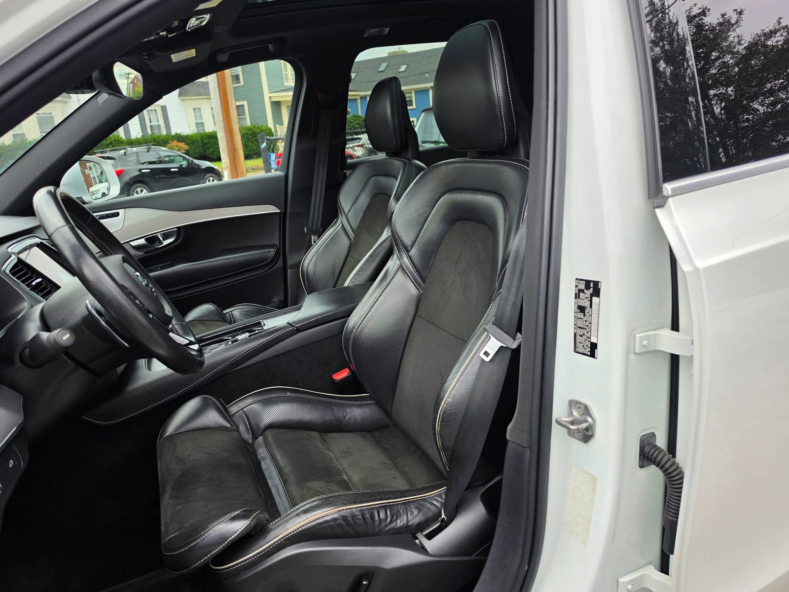 Used 2016 Volvo XC90 T6 R-Design w/ Vision Package AWD/4WD image 6