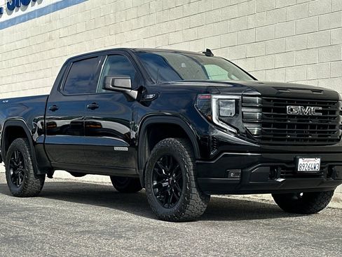 Used 2024 GMC Sierra 1500 Elevation AWD/4WD image 2