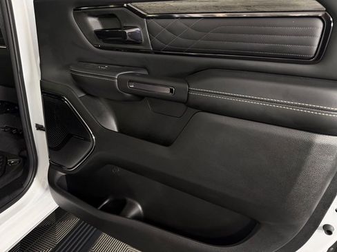 Used 2025 RAM 1500 Limited AWD/4WD image 32