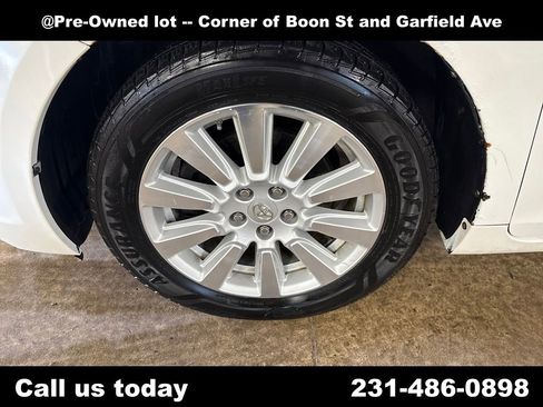 Used 2017 Toyota Sienna Limited image 10