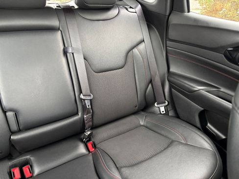 Used 2025 Jeep Compass Trailhawk AWD/4WD image 37