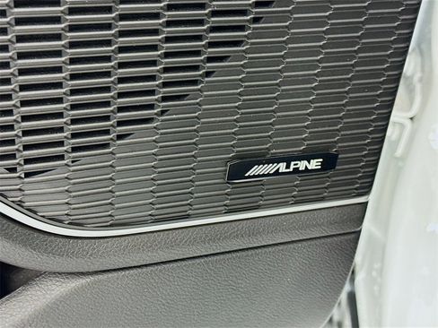 Used 2022 Jeep Grand Cherokee Limited w/ Luxury Tech Group II image 13