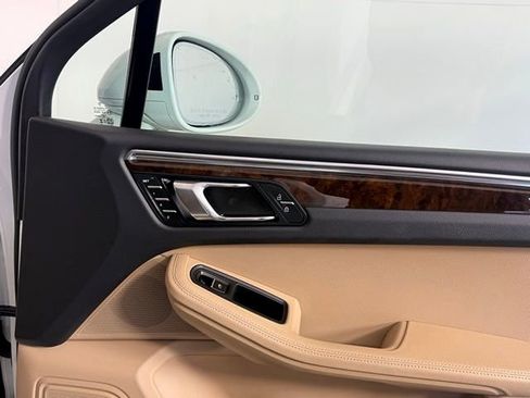 Used 2024 Porsche Macan Base image 17