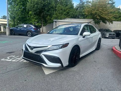 Used 2021 Toyota Camry XSE FWD image 3