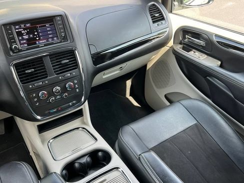 Used 2019 Dodge Grand Caravan SXT FWD image 26