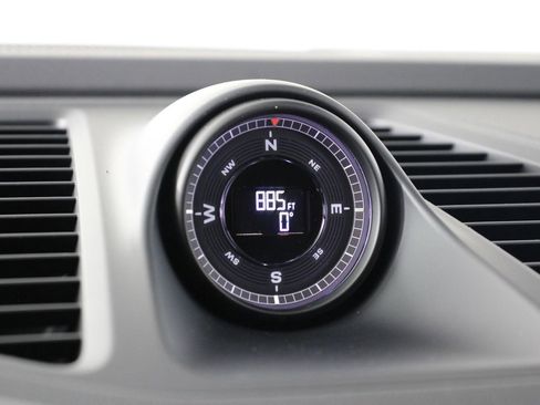 New 2026 Porsche Macan 4 Electric image 16