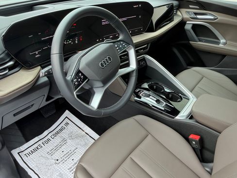 Used 2025 Audi Q5 Premium Plus w/ Premium Plus AWD/4WD image 4