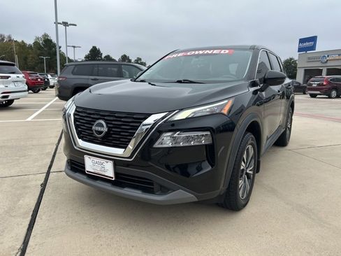 Used 2022 Nissan Rogue SV image 3