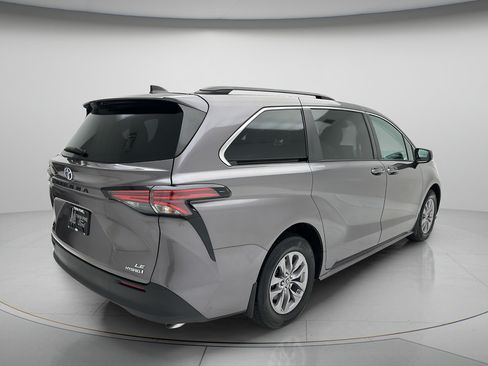 Used 2022 Toyota Sienna LE FWD image 8