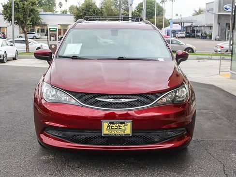 Used 2021 Chrysler Voyager Lxi image 2