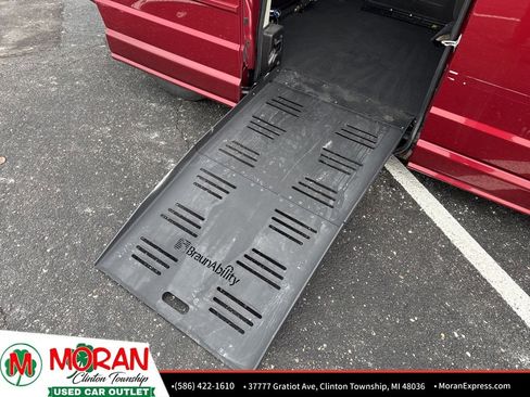 Used 2015 Dodge Grand Caravan SXT image 34