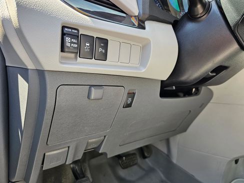 Used 2018 Toyota Sienna XLE w/ XLE Navigation Package FWD image 19