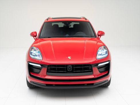 Certified 2025 Porsche Macan AWD/4WD image 6