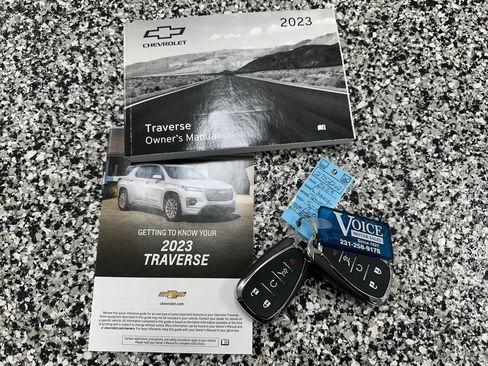 Used 2023 Chevrolet Traverse LT w/ LT Premium Package AWD/4WD image 21
