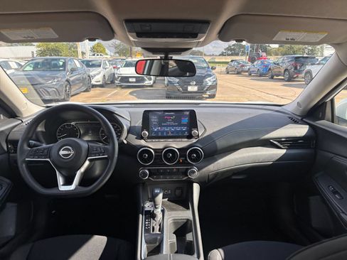 Used 2025 Nissan Sentra SV FWD image 30