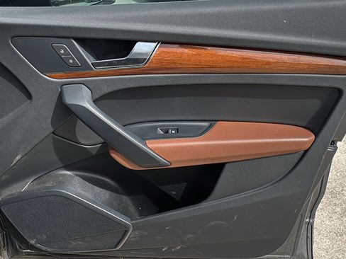 Used 2023 Audi Q5 2.0T Premium w/ Convenience Package image 30