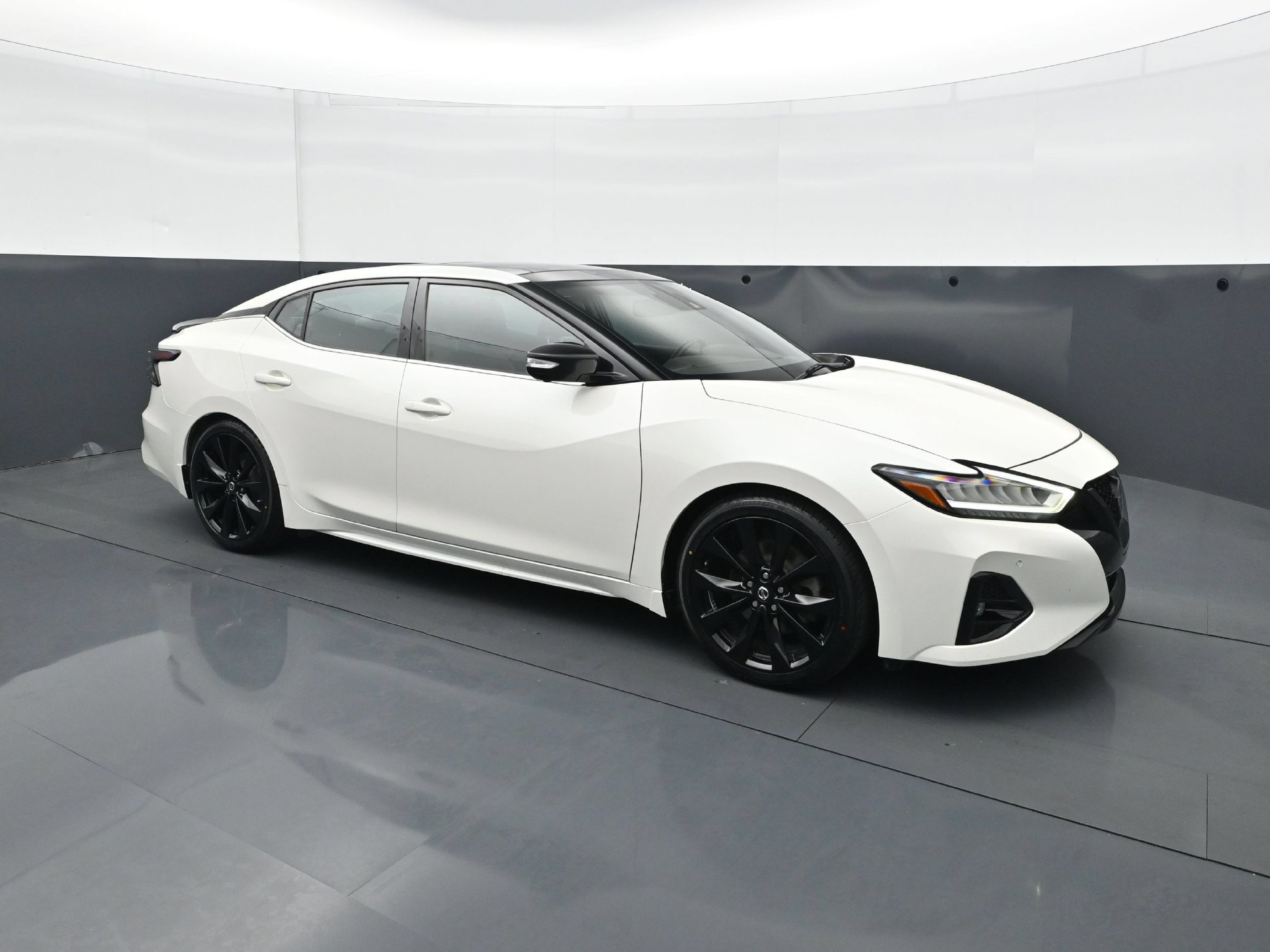 Used 2021 Nissan Maxima SR FWD image 9