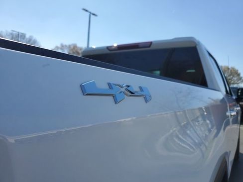 Used 2025 GMC Sierra 1500 SLT image 9