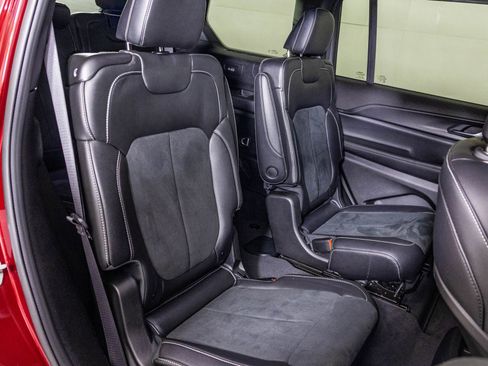 Used 2024 Jeep Grand Cherokee L Altitude image 45