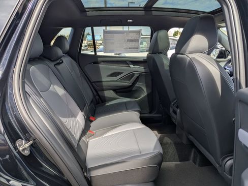 New 2026 Volkswagen Tiguan SE R-Line image 32