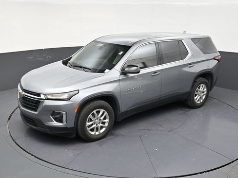 Used 2023 Chevrolet Traverse LS FWD image 12