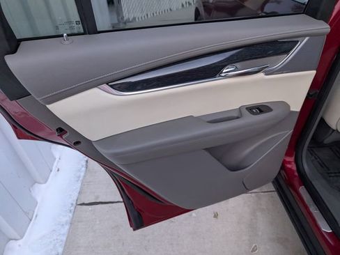 Used 2020 Cadillac XT6 Premium Luxury image 22