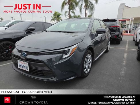 Used 2025 Toyota Corolla LE FWD image 1