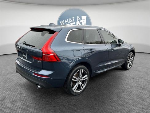 Used 2020 Volvo XC60 T5 Momentum image 3