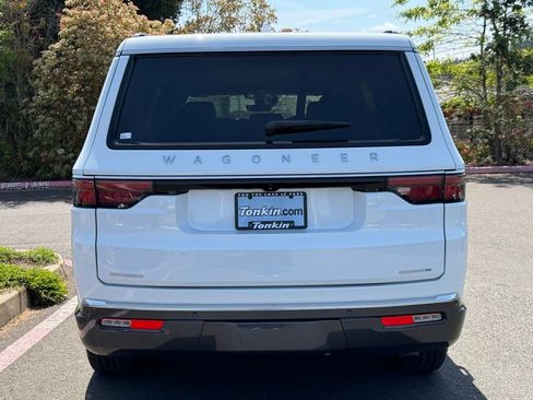 Used 2022 Jeep Wagoneer Series III w/ Flexible Seating Group AWD/4WD image 6
