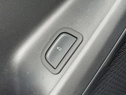 Used 2026 Chevrolet Traverse LT AWD/4WD image 18