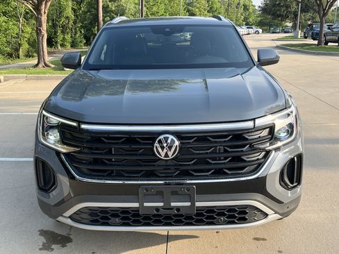 Used 2024 Volkswagen Atlas Cross Sport SE FWD image 3