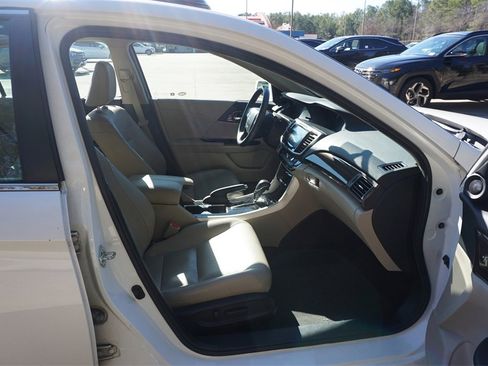 Used 2017 Honda Accord EX-L image 17