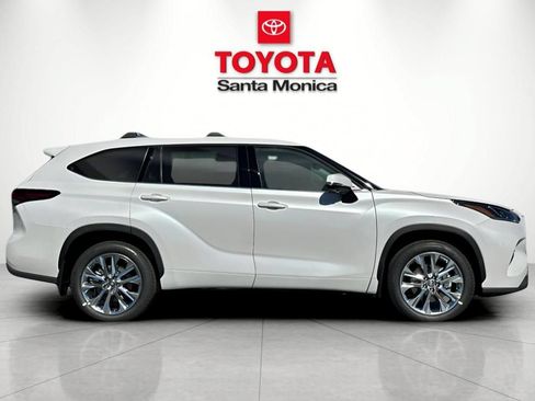 New 2026 Toyota Highlander Limited AWD/4WD image 2