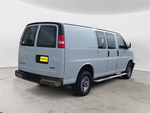 Used 2024 GMC Savana 2500 w/ Driver Convenience Package image 5