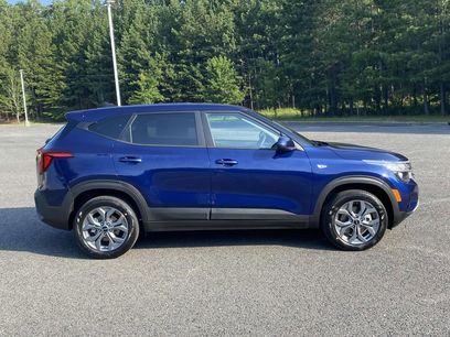 New 2025 Kia Seltos LX