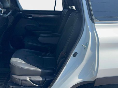 Used 2023 Toyota Highlander Limited image 15