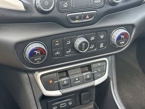 Certified 2023 GMC Terrain SLT AWD/4WD image 30