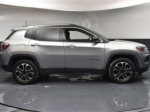 Used 2022 Jeep Compass Limited image 8