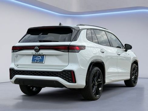New 2026 Volkswagen Tiguan SE R-Line image 5