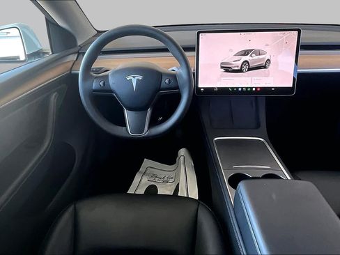Used 2023 Tesla Model Y AWD image 5